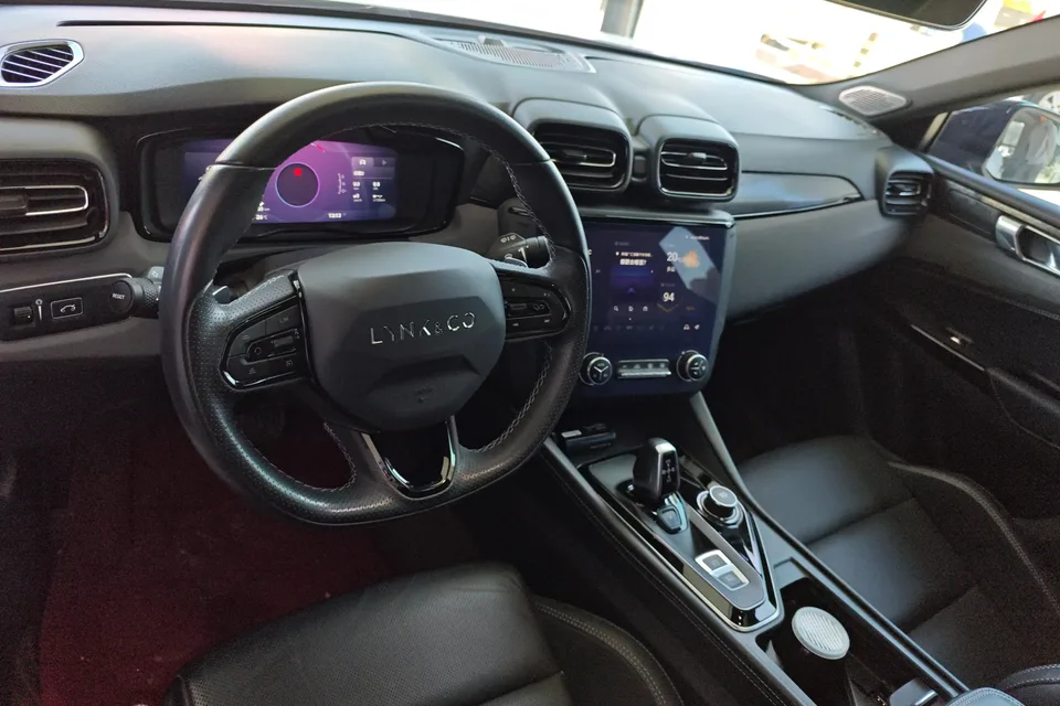 Lynk & Co 02 Hatchback 2.0TD Hatchback Summer Limited Edition 2022 — миниатюра 4