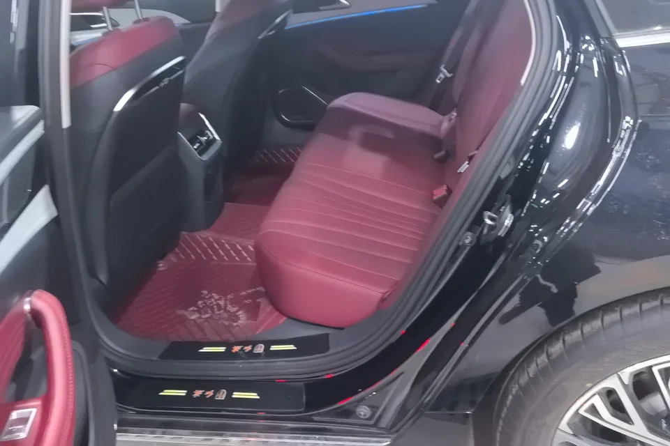 Hongqi H5 Hongqi H5 2025 2.0T Automatic Flagship 500,000 Commemorative Edition 2025 — миниатюра 4