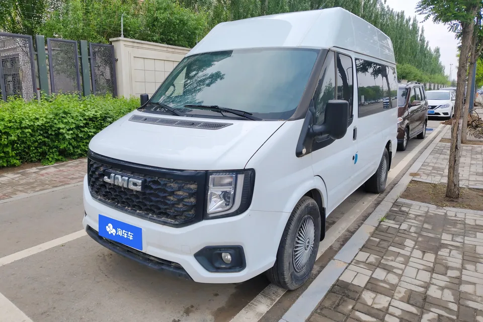 Jiangling Fushun 2.0T diesel multi-functional passenger car short-axis medium-high roof 6-seater JX4D20A6H 2023 — фото 1, купить с доставкой в Москву