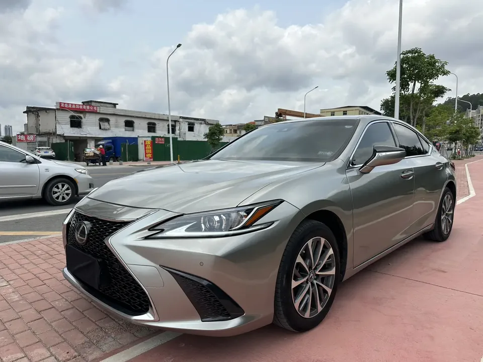 Lexus ES 2024