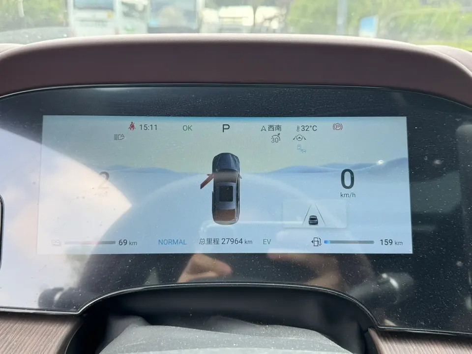 BYD Seal DM DM-i 1.5T 121KM Flagship 2023 — миниатюра 3
