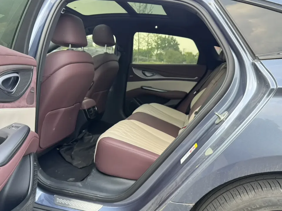 BYD Seal DM DM-i 1.5T 121KM Flagship 2023 — миниатюра 4