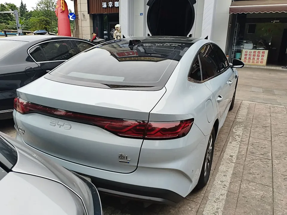 BYD Qin L DM Qin L DM Intelligent Driving Edition DM-i 80KM Leading Edition 2025 — миниатюра 4