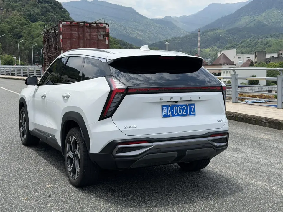 Geely Atlas L fourth generation 1.5TD DCT Jinxiu 2025 — миниатюра 4