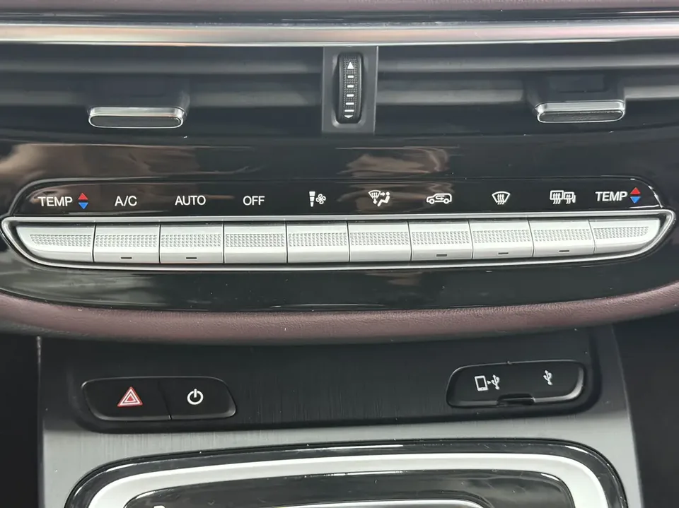 GAC Trumpchi M6 Pro 270T Automatic Deluxe Edition 2022 — миниатюра 3