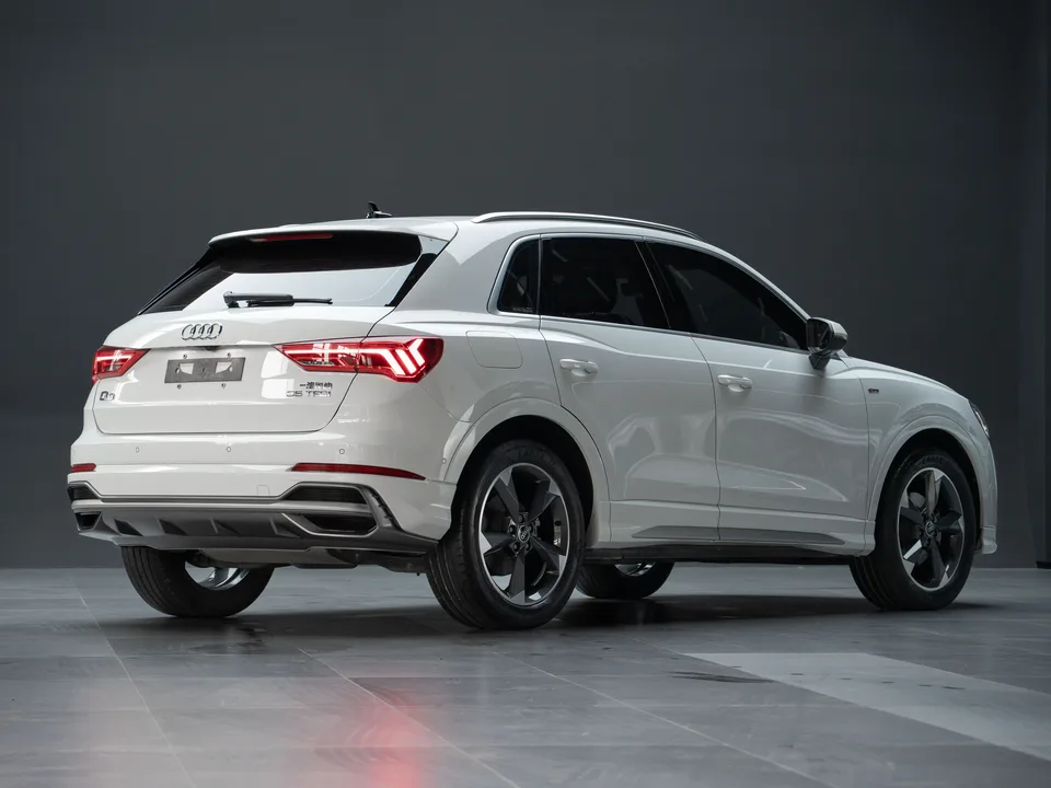 Audi Q3 Audi Q3 2023 35 TFSI Fashionable and Dynamic 2023 — миниатюра 2
