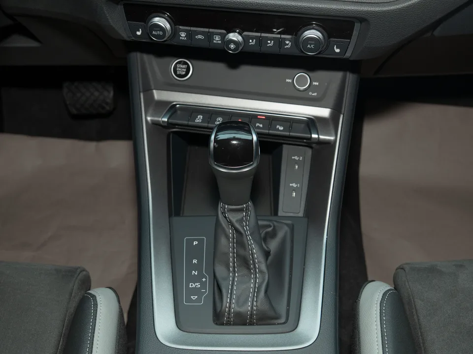 Audi Q3 Audi Q3 2023 35 TFSI Fashionable and Dynamic 2023 — миниатюра 5