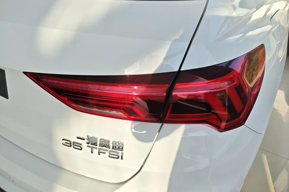 Audi Q3 Q3 Audi Q3 2022 35 TFSI aggressive and dynamic model 2022 — thumbnail 2