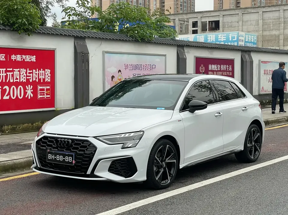 Audi A3 A3 Sportback 35 TFSI stylish and sporty 2022 — photo 1, buy with delivery to Moscow