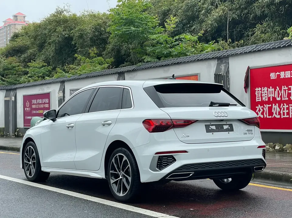 Audi A3 A3 Sportback 35 TFSI Aggressive Sports Edition 2022 — thumbnail 2