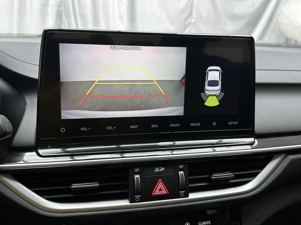 Kia K3 K3 facelift 1.5L CVT fashion version 2023 — thumbnail 4