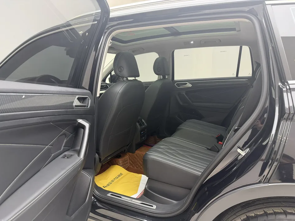Volkswagen Tiguan L Tiguan L 2022 330TSI Automatic 2WD R-Line Enjoy Edition 2022 — миниатюра 5