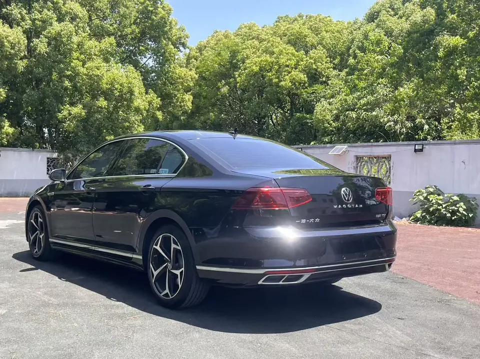 Volkswagen Magotan Magotan 2023 2 million commemorative edition 330TSI DSG luxury model 2023 — миниатюра 4