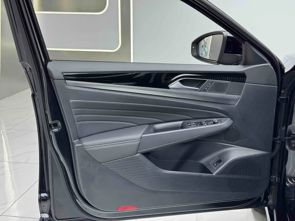 Volkswagen Passat Passat 2022 330TSI Deluxe Edition 2022 — миниатюра 3