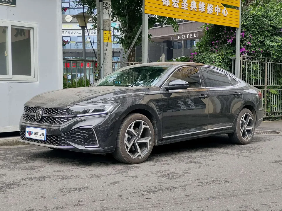 Volkswagen Passat 2025