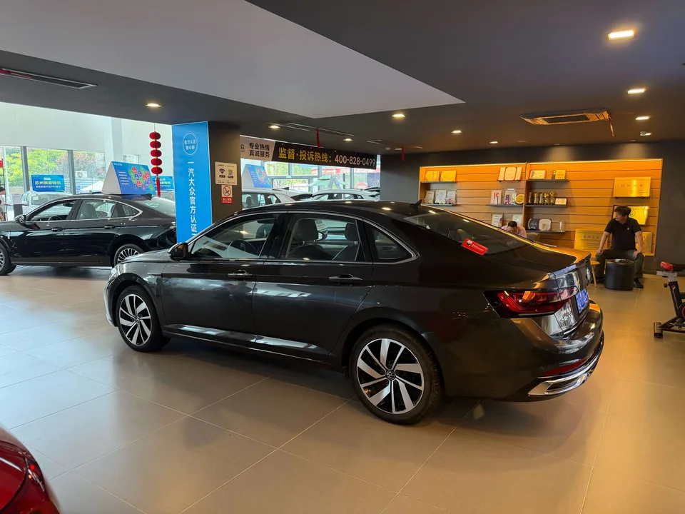 Volkswagen Sagitar 2023 Sagitar 300TSI DSG Excellence Edition 2023 — миниатюра 2