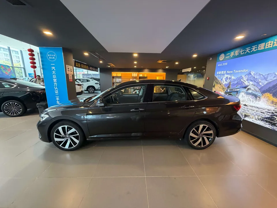 Volkswagen Sagitar 2023 Sagitar 300TSI DSG Excellence Edition 2023 — миниатюра 4