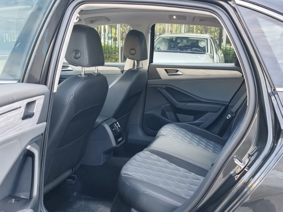 Volkswagen Sagitar 2023 Sagitar 300TSI DSG Excellence Edition 2023 — миниатюра 3