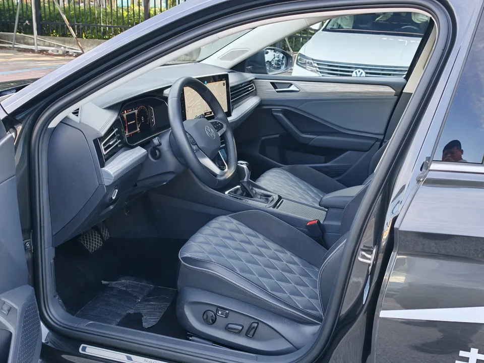 Volkswagen Sagitar 2023 Sagitar 300TSI DSG Excellence Edition 2023 — миниатюра 5