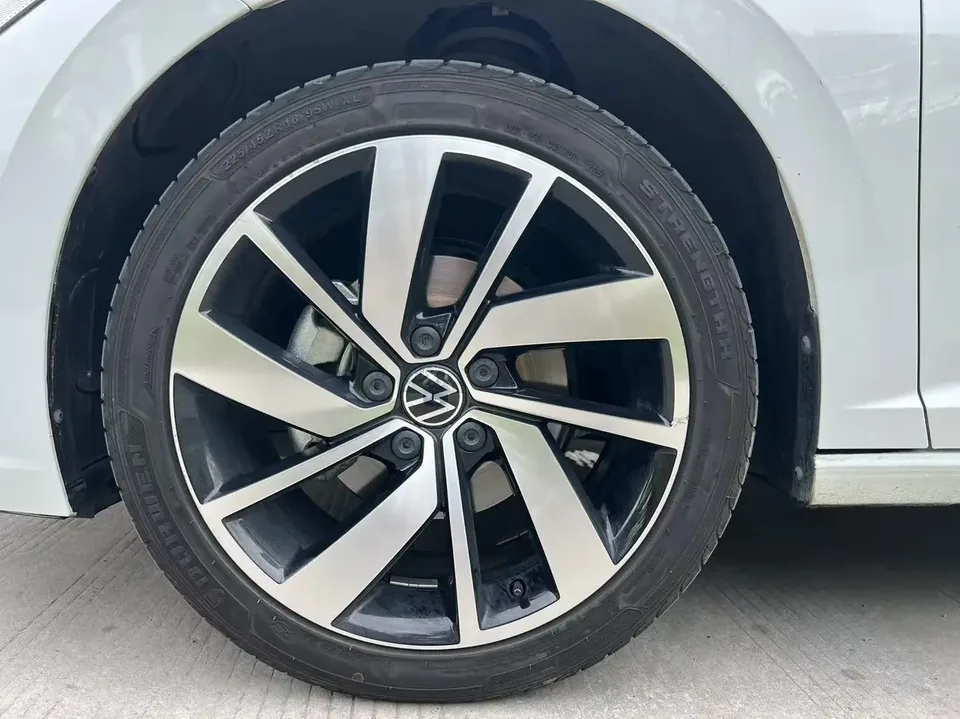 Volkswagen Sagitar Sagitar 300TSI DSG Flying Edition 2024 — миниатюра 3