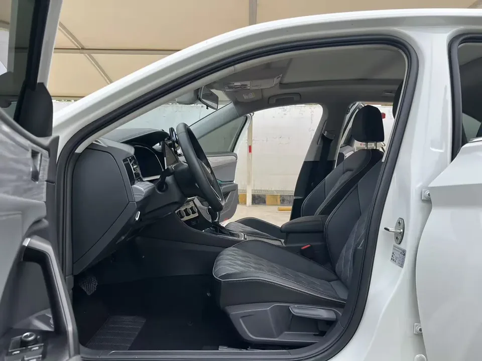 Volkswagen Sagitar Sagitar 300TSI DSG Flying Edition 2024 — миниатюра 5