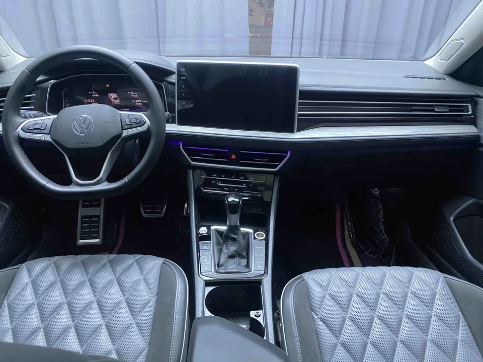Volkswagen Sagitar 2023 Sagitar 300TSI DSG Excellence Edition 2022 — миниатюра 3