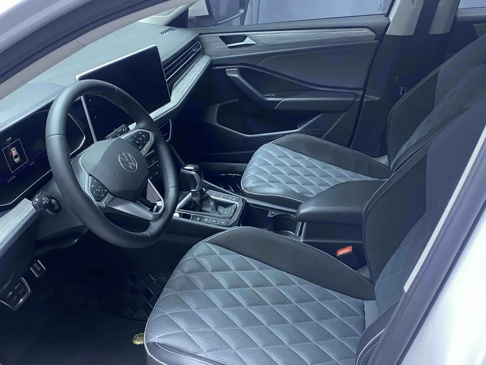 Volkswagen Sagitar 2023 Sagitar 300TSI DSG Excellence Edition 2022 — миниатюра 4