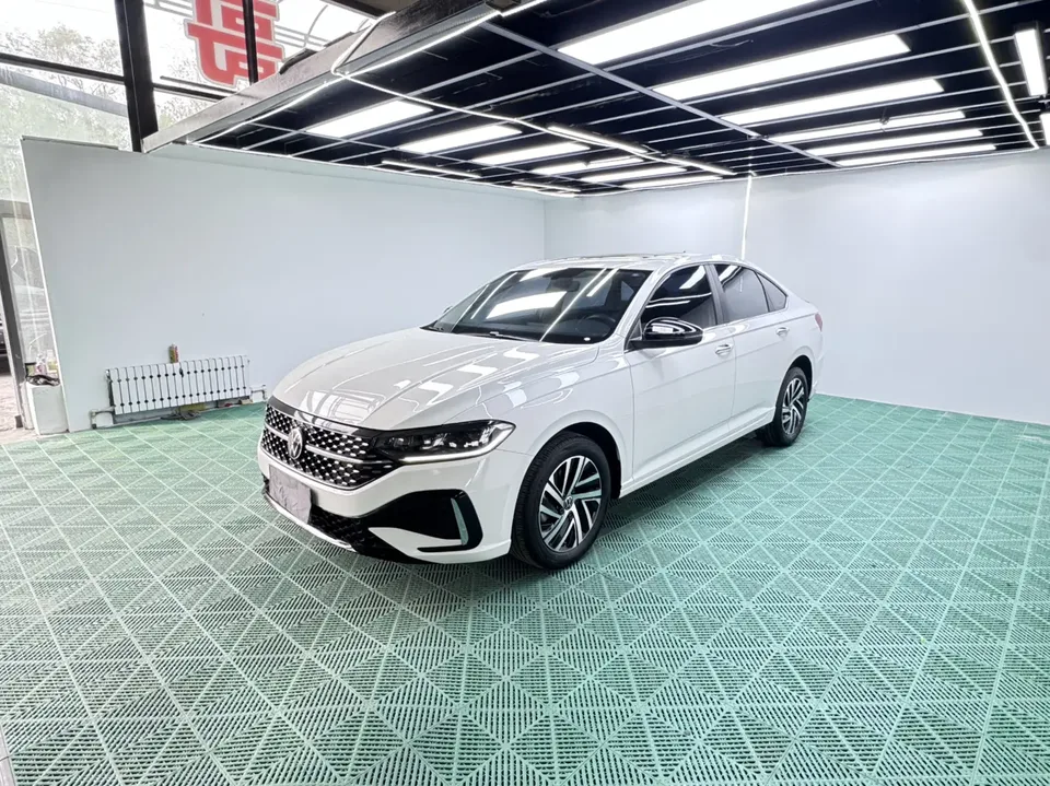 Volkswagen Lavida Lavida 2023 280TSI DSG Starry Sky Edition 2022 — photo 1, buy with delivery to Moscow