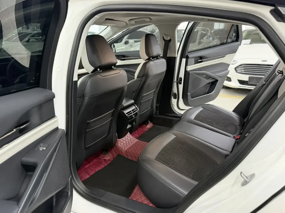 Ford Mondeo facelift EcoBoost 245 luxury model 2022 — миниатюра 3