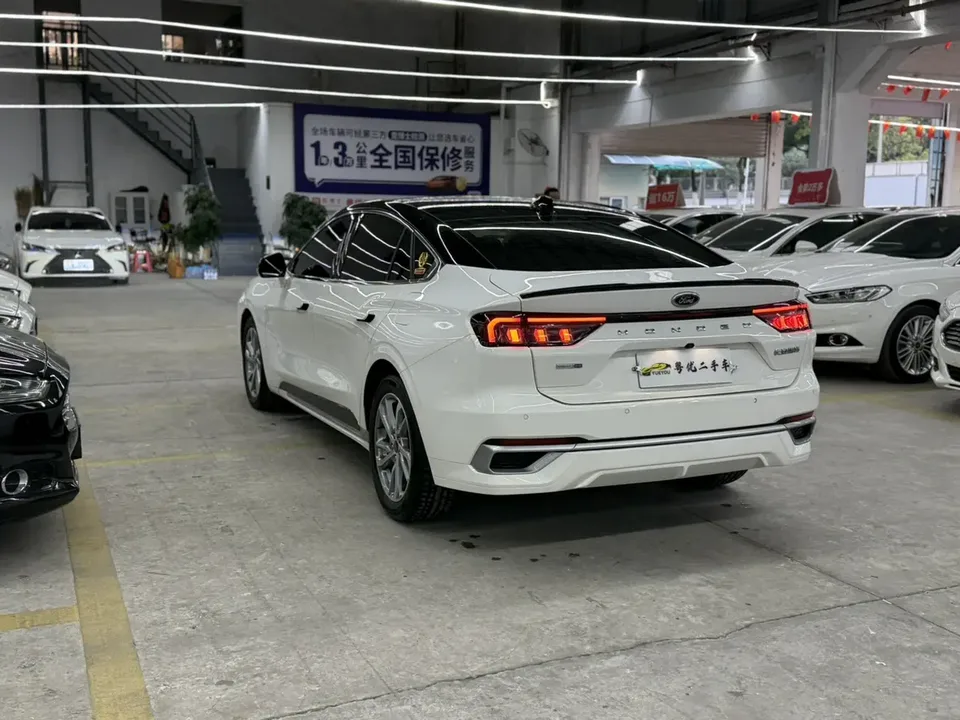 Ford Mondeo facelift EcoBoost 245 luxury model 2022 — миниатюра 4