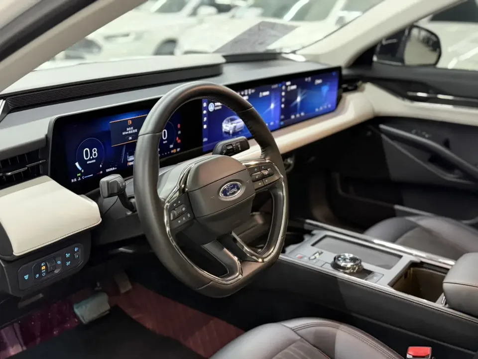 Ford Mondeo facelift EcoBoost 245 luxury model 2022 — миниатюра 5