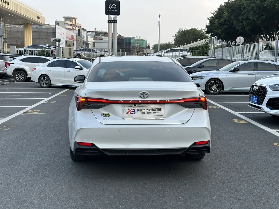 Toyota Avalon 2.0L CVT Progressive Edition 2025 — миниатюра 2