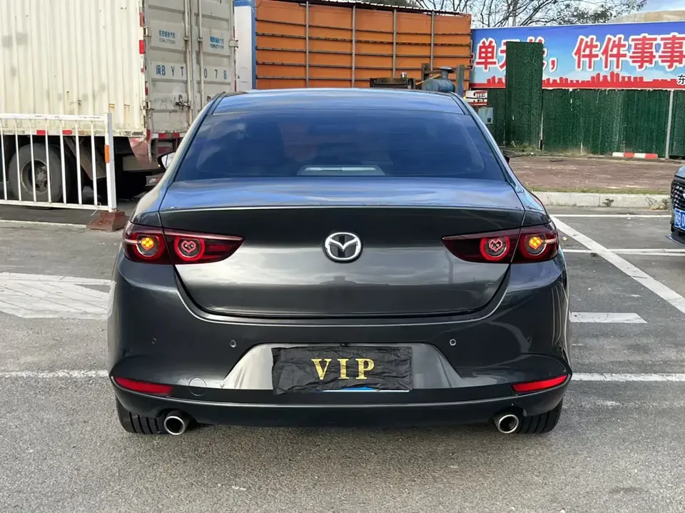 Mazda Axela Mazda3 2.0L automatic quality version 2023 — thumbnail 2