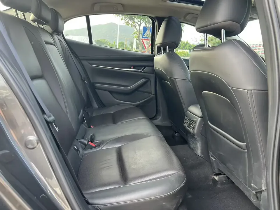 Mazda Axela Mazda3 2.0L automatic quality version 2023 — thumbnail 3