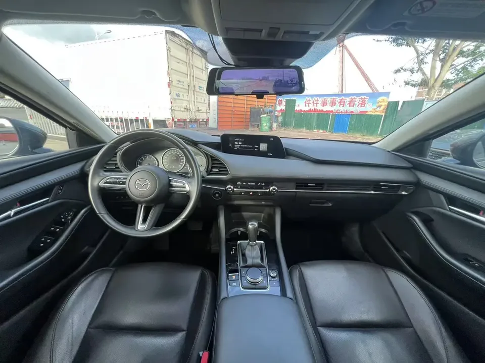 Mazda Axela Mazda3 2.0L automatic quality version 2023 — thumbnail 5