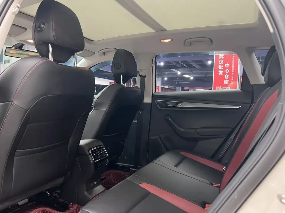 Skoda Karoq facelift TSI280 luxury version 2022 — миниатюра 5