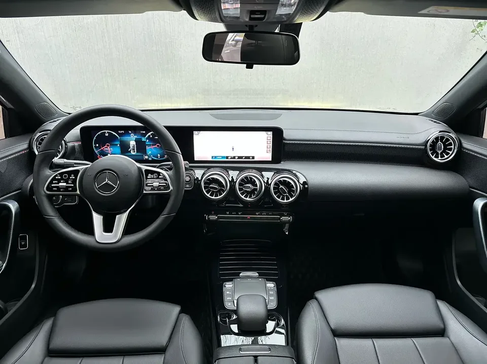 Mercedes-Benz Klasa A Mercedes Benz A Class second facelift A 200 L sports sedan fashion version 2022 — thumbnail 3