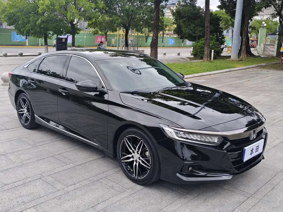 Honda Accord 2022 Accord 260TURBO Fantasy Night Premium Edition 2022 — миниатюра 3