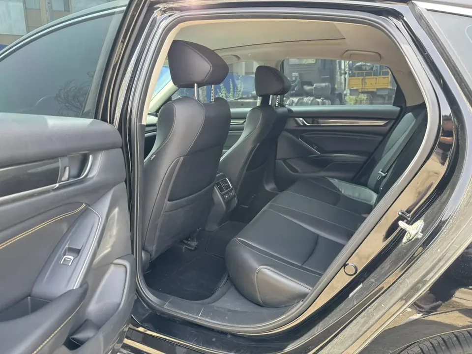 Honda Accord 2022 Accord 260TURBO Fantasy Night Premium Edition 2022 — миниатюра 3