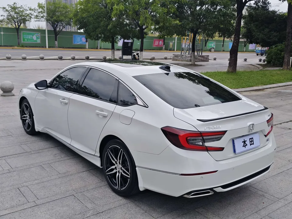 Honda Accord 2022 Accord 260TURBO Fantasy Night Premium Edition 2022 — миниатюра 3