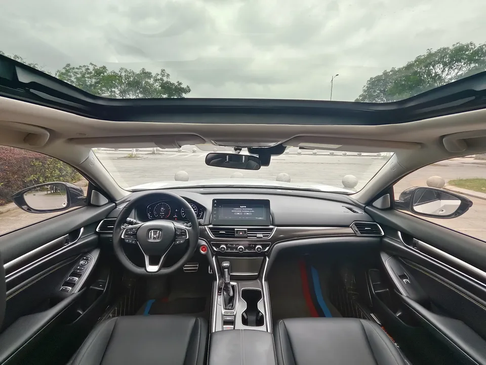 Honda Accord 2022 Accord 260TURBO Fantasy Night Premium Edition 2022 — миниатюра 5