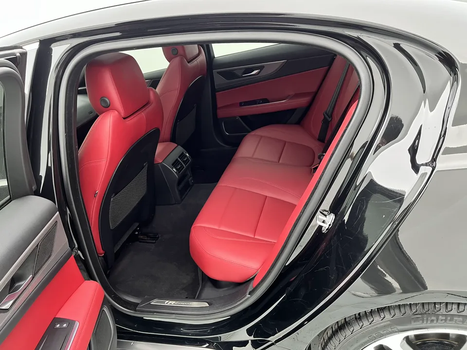 Jaguar XEL 2.0T 250PS R-DYNAMIC S aggressive sports version 2022 — миниатюра 4