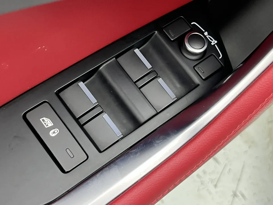 Jaguar XEL 2.0T 250PS R-DYNAMIC S aggressive sports version 2022 — миниатюра 5