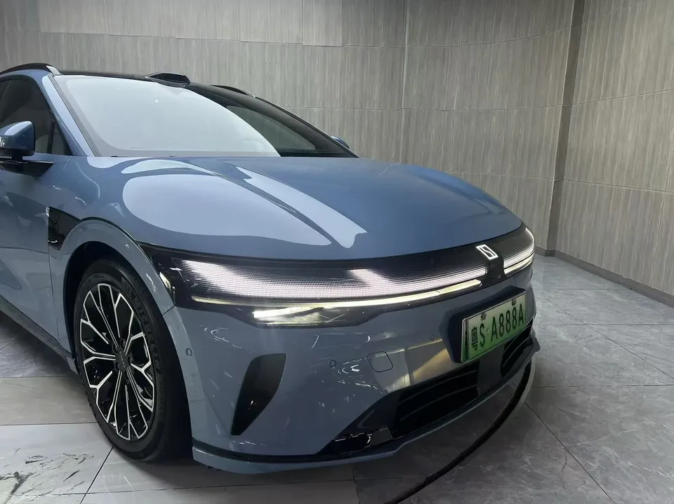 Zeekr 007GT ZEEKR 007GT Four-wheel drive intelligent driving version 75kWh 2025 — миниатюра 3