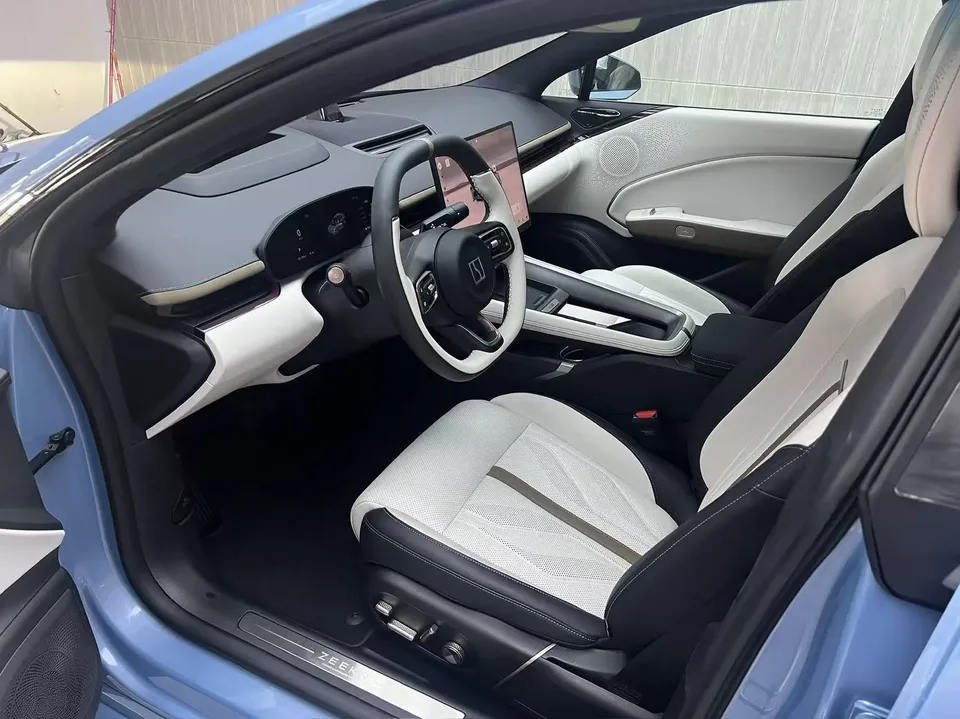 Zeekr 007GT ZEEKR 007GT Four-wheel drive intelligent driving version 75kWh 2025 — миниатюра 5