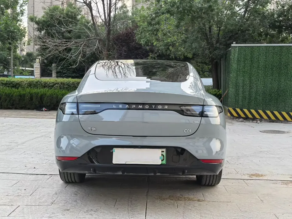 Leapmotor Zero running C01 Extended Range 316 Premium Edition 2024 — миниатюра 2