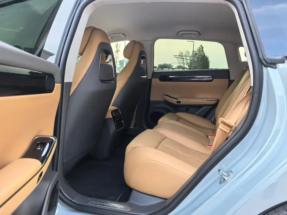 Leapmotor Zero running C01 Extended Range 316 Premium Edition 2024 — миниатюра 3