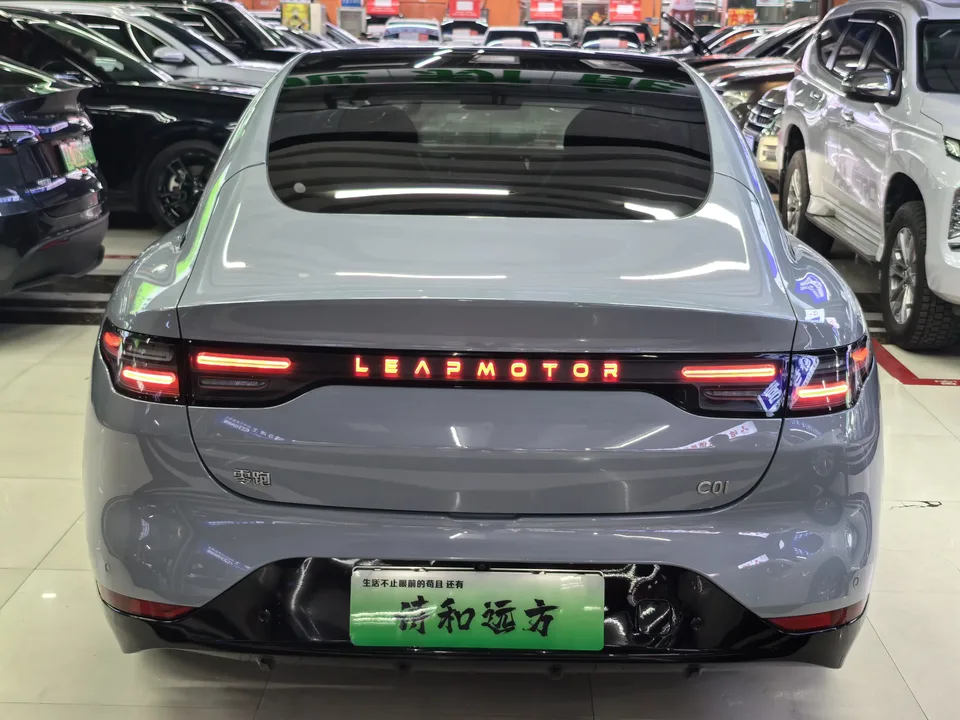 Leapmotor Zero running C01 Extended Range 316 Premium Edition 2024 — миниатюра 2