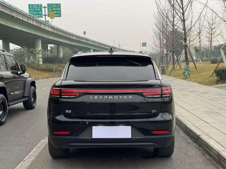 Leapmotor Zero running C11 Extended Range 300 Smart Edition 2024 — миниатюра 2