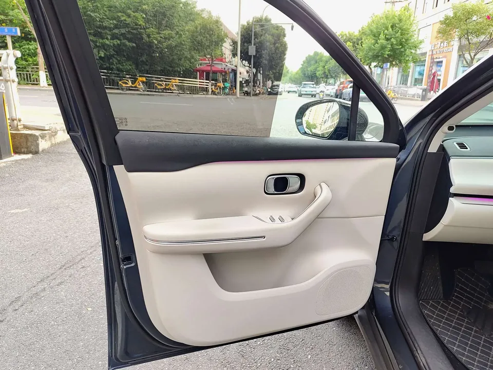 Leapmotor C16 Extended Range 200 Premium Edition 2024 — миниатюра 3